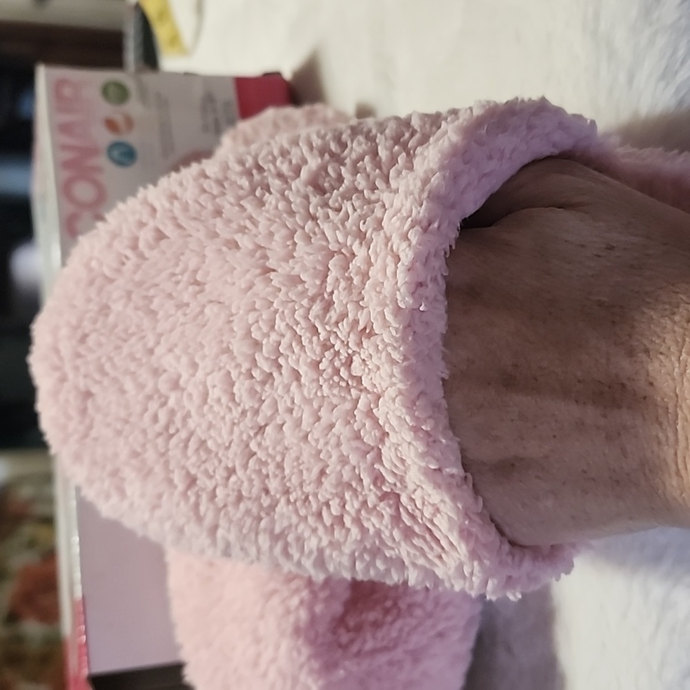 CONAIR PINK WOMEN'S MASSAGING SLIPPERS. - Picture 6 of 7